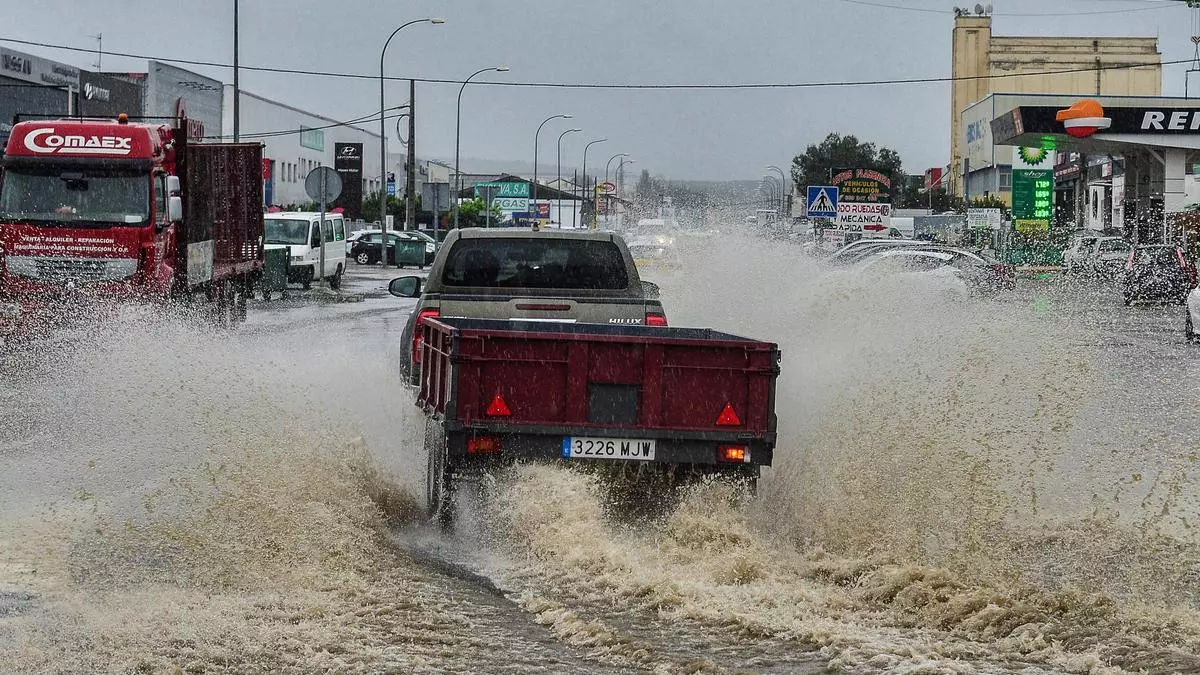 Balsas de agua y cierre de la factoría joven de Plasencia por las lluvias